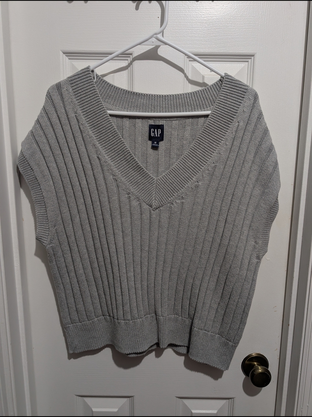 GAP Women's Light Gray Ribbed V-Neck Sweater Vest